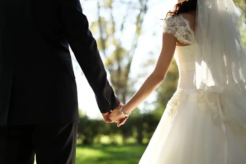 Cu două zile înainte de nuntă, părinții logodnicului meu au pus pe masa din bucătărie un contract matrimonial de treizeci de pagini și au spus: „Dacă nu semnezi, anulăm totul într-o oră”